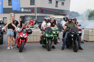 Sudionici 40. Moto alke na proslavi 30 godina Prajo's Grupe u Lukaču